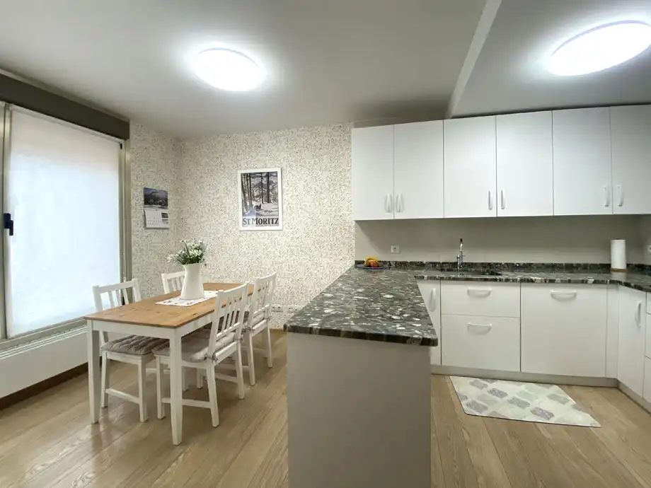Cuina de Casa o xalet en venda en Vitoria - Gasteiz amb Calefacció, Jardí privat i Traster
