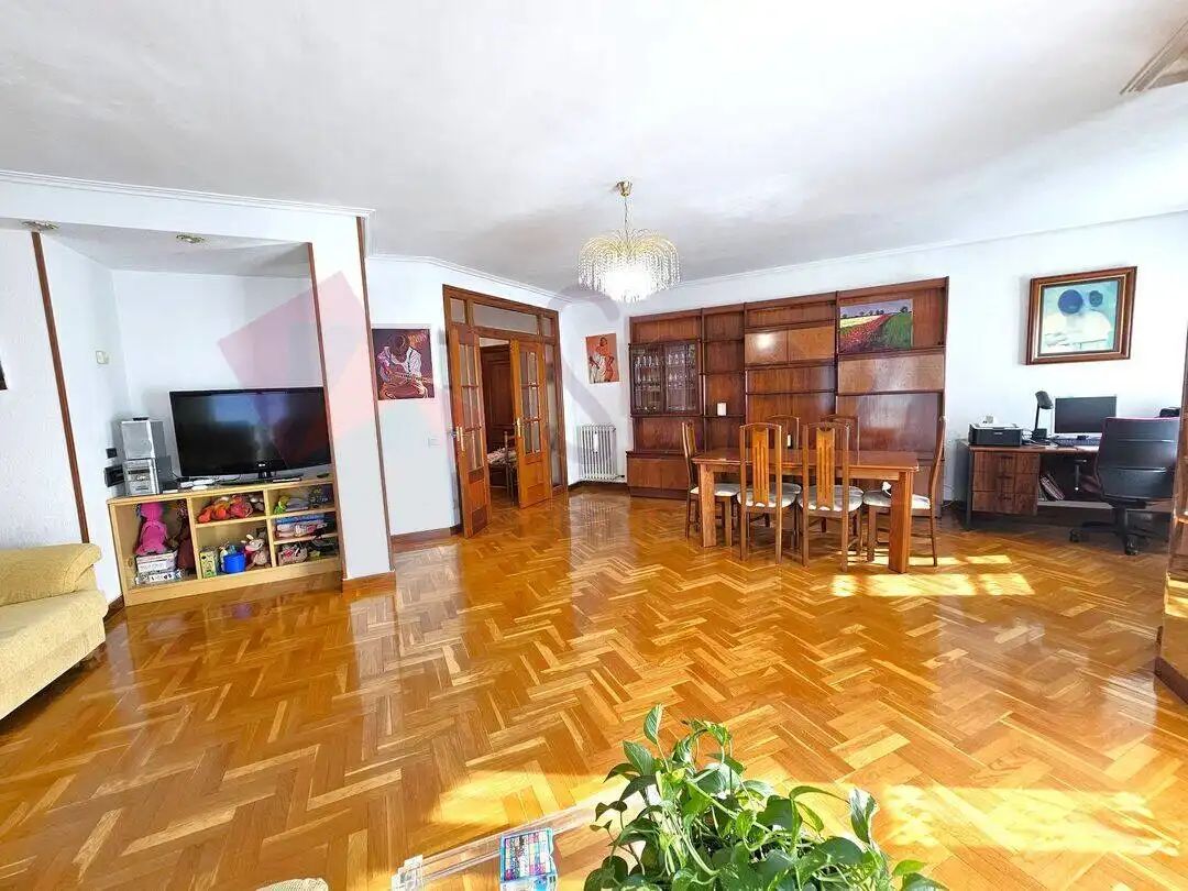 Sala d'estar de Pis en venda en  Logroño amb Calefacció, Terrassa i Traster