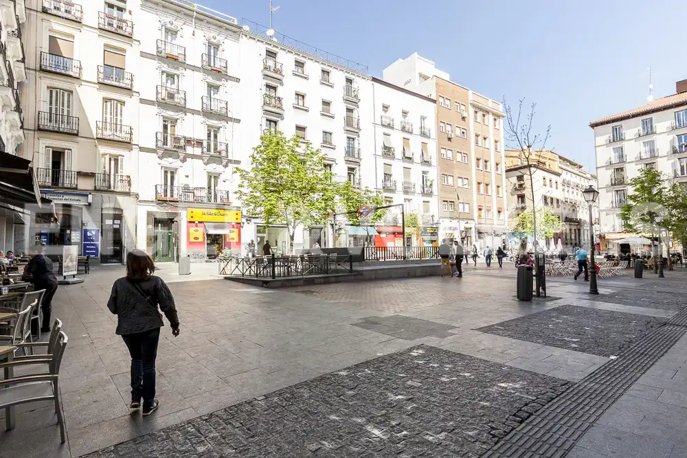 Vista exterior de Piso en venta en Madrid con Calefacción y Balcón
