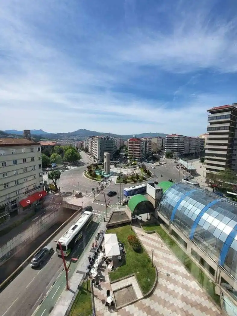 Vista exterior de Pis de lloguer en Vigo  amb Aire condicionat, Moblat i TV