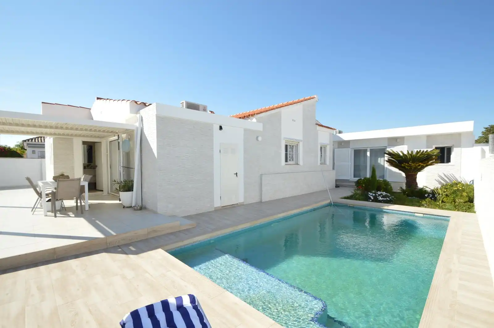 Piscina de Casa o xalet en venda en Vinaròs amb Aire condicionat, Calefacció i Jardí privat