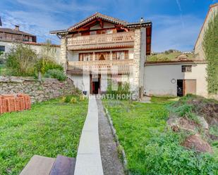 Vista exterior de Casa o xalet en venda en Igantzi amb Calefacció, Jardí privat i Terrassa