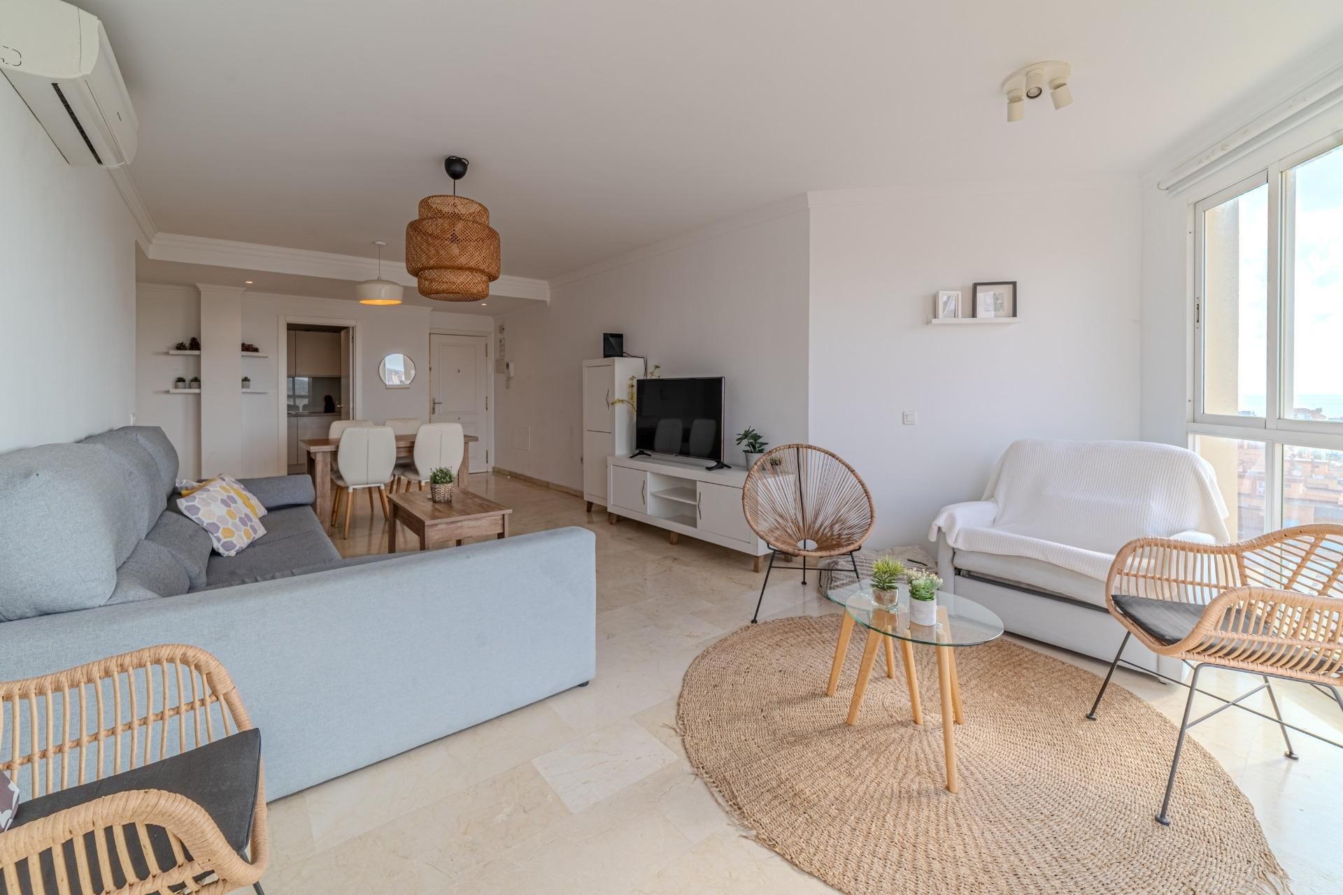 Sala d'estar de Àtic en venda en Fuengirola amb Aire condicionat, Jardí privat i Terrassa