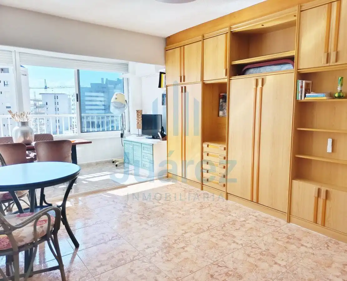 Schlafzimmer von Wohnung zur Miete in Alicante / Alacant mit Klimaanlage, Terrasse und Möbliert