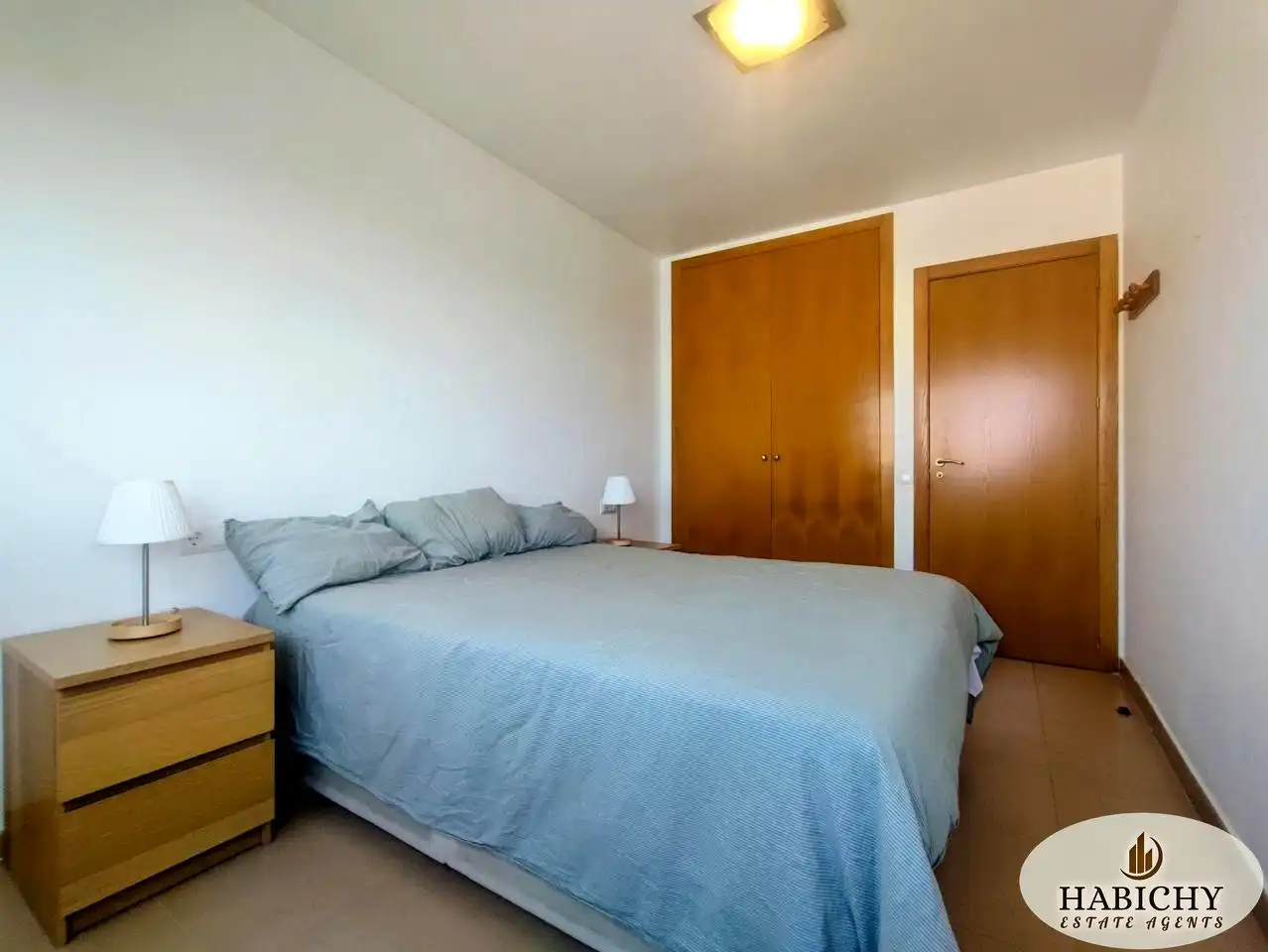 Dormitori de Apartament de lloguer en Murcia amb Aire condicionat, Balcó i Alarma