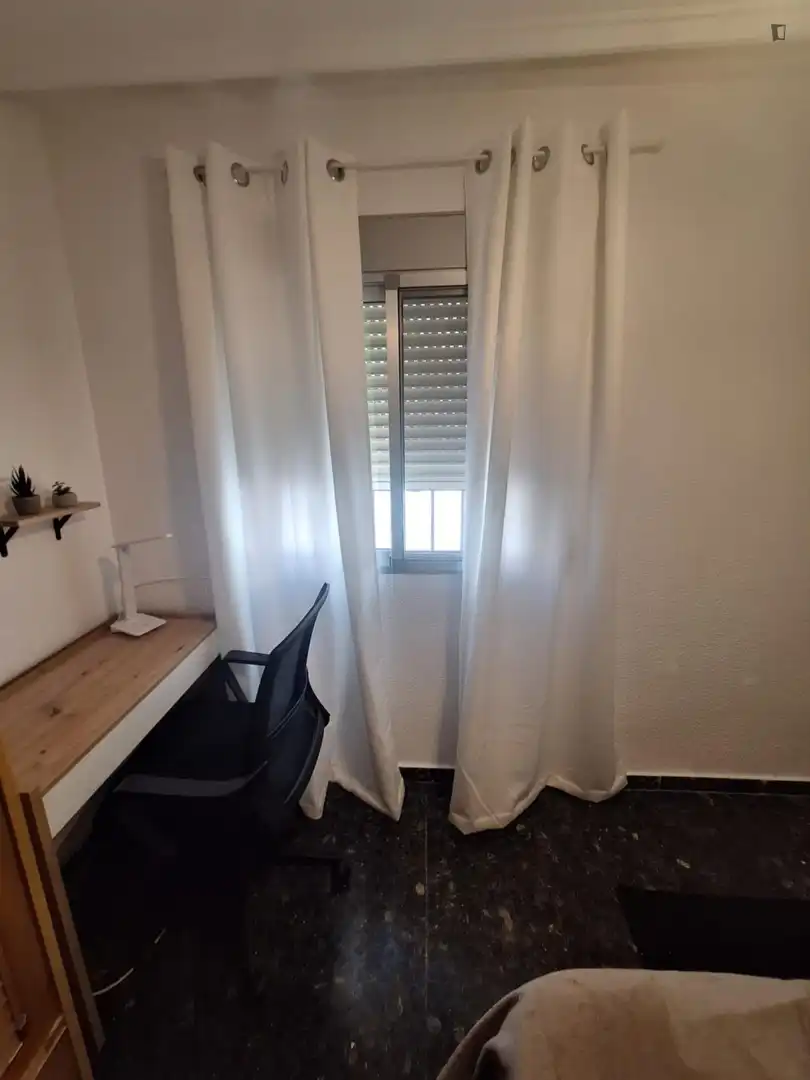 Habitación de Apartamento de alquiler en Moncada con Amueblado, Horno y Lavadora