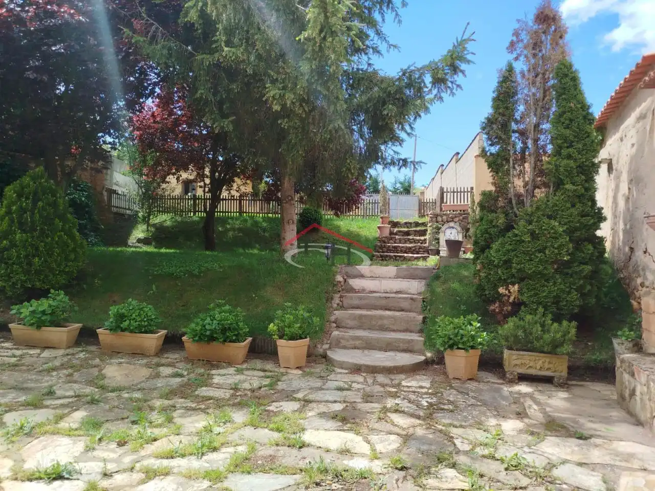 Jardí de Casa o xalet en venda en Santovenia de la Valdoncina amb Calefacció, Jardí privat i Moblat
