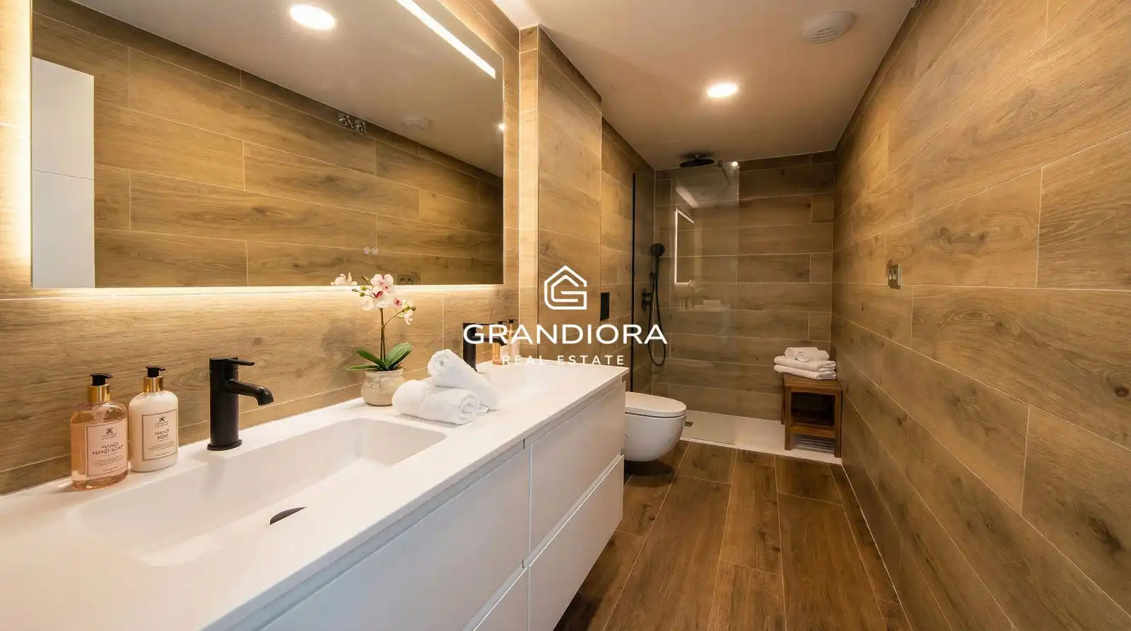 Detached house with pool for sale in Calle Montserrat Roig, imagen 12