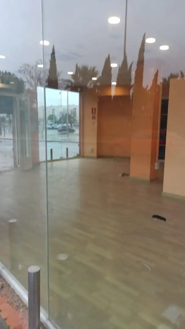 Local de alquiler en Sevilla con Aire acondicionado, Parquet y Alarma