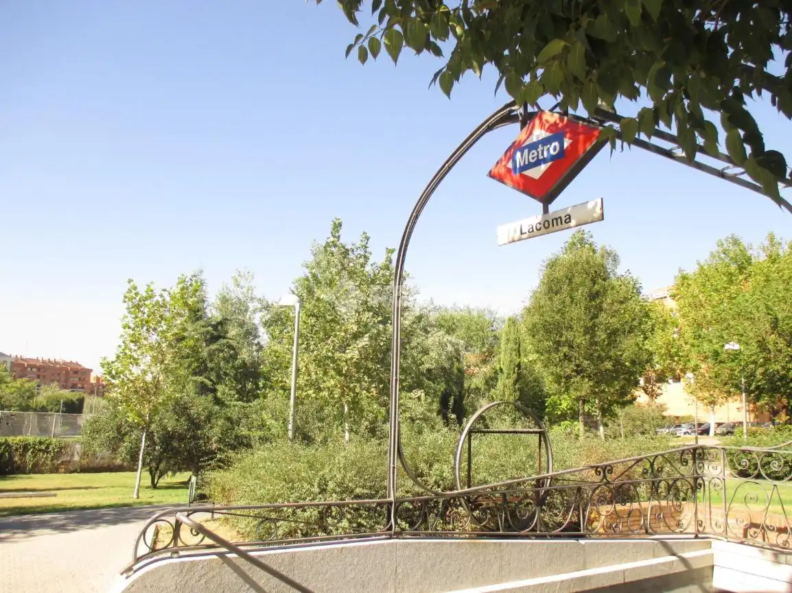 Vista exterior de Local en venta en Madrid con Aire acondicionado y Calefacción