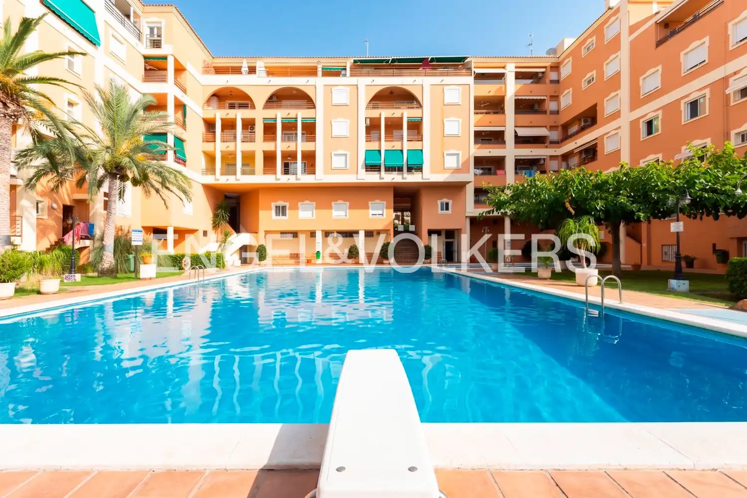 Piscina de Casa adosada en venda en Alcalà de Xivert amb Aire condicionat, Calefacció i Terrassa