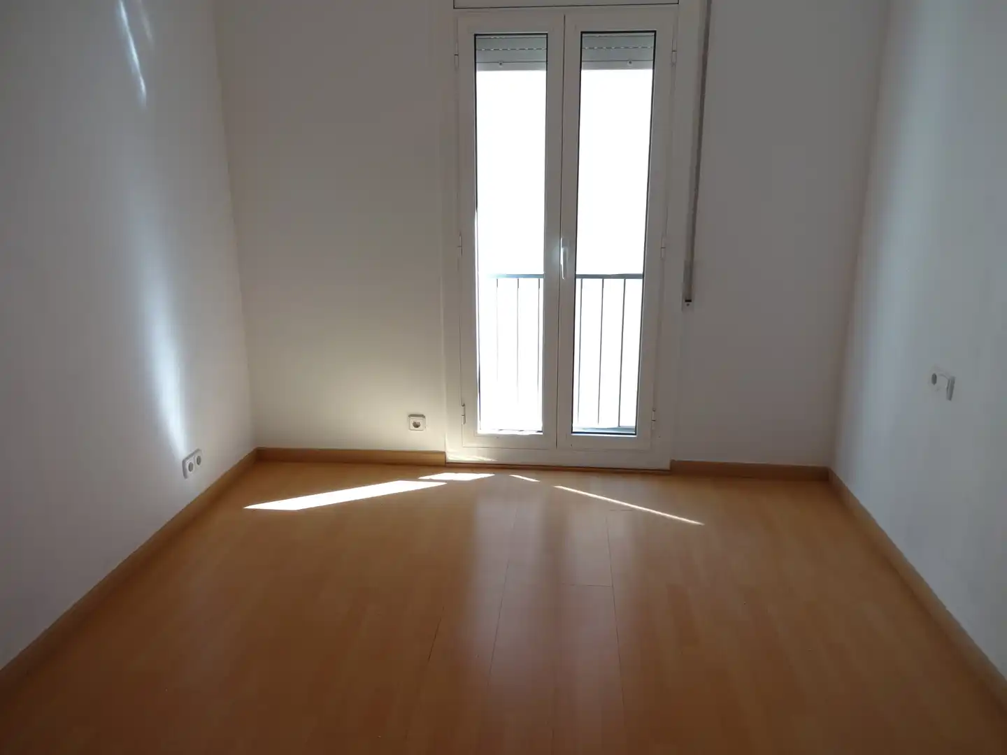 Schlafzimmer von Wohnung zum Verkauf in Barcelona mit Terrasse, Ofen und Mikrowelle