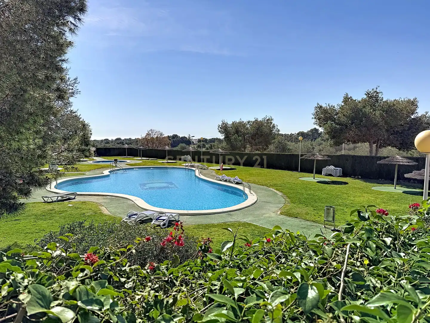 Piscina de Planta baixa en venda en Orihuela amb Aire condicionat, Jardí privat i Traster