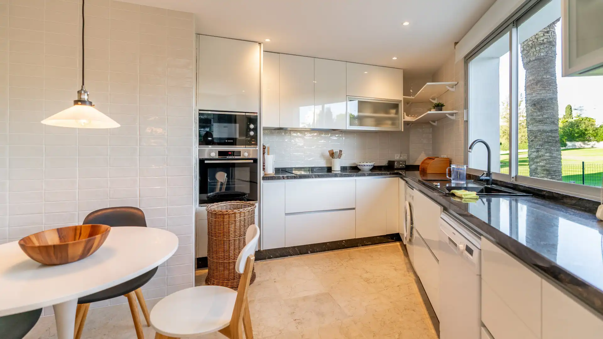 Cocina de Apartamento en venta en Marbella con Aire acondicionado, Terraza y Piscina