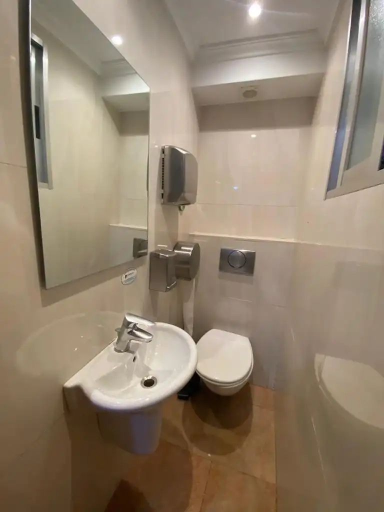 Baño de Local en venta en Alcoy / Alcoi con Aire acondicionado y Amueblado