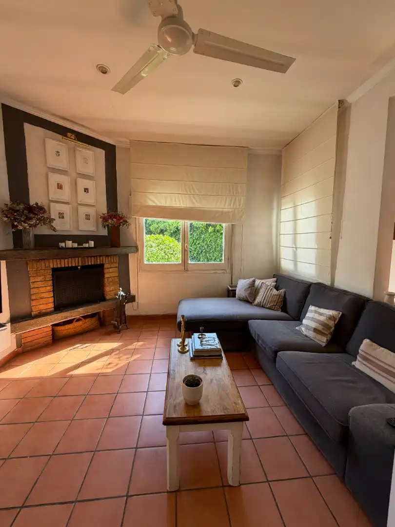 Sala d'estar de Casa o xalet en venda en Sant Cugat del Vallès amb Calefacció, Jardí privat i Terrassa