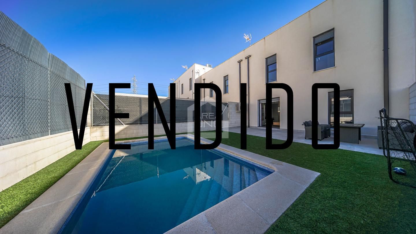 Swimming pool of Single-family semi-detached for sale in Carranque  with Private garden, Terrace and Swimming Pool