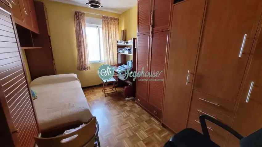 Bedroom of Flat for sale in Segovia  with Heating, Parquet flooring and Terrace
