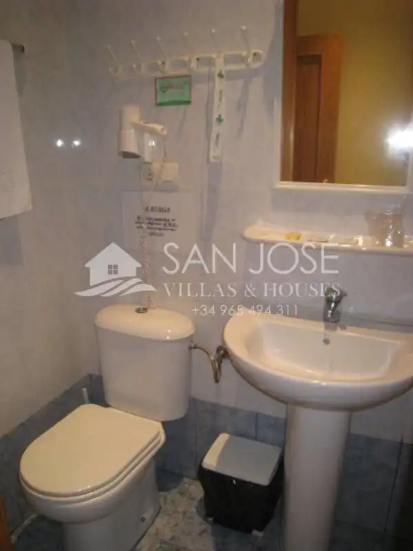Badezimmer von Gebäude zum Verkauf in Aspe