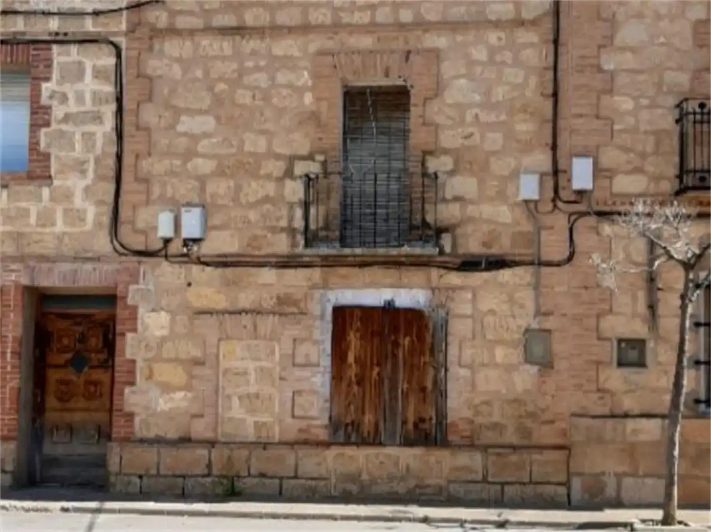 Vista exterior de Casa adosada en venda en Villarquemado amb Balcó