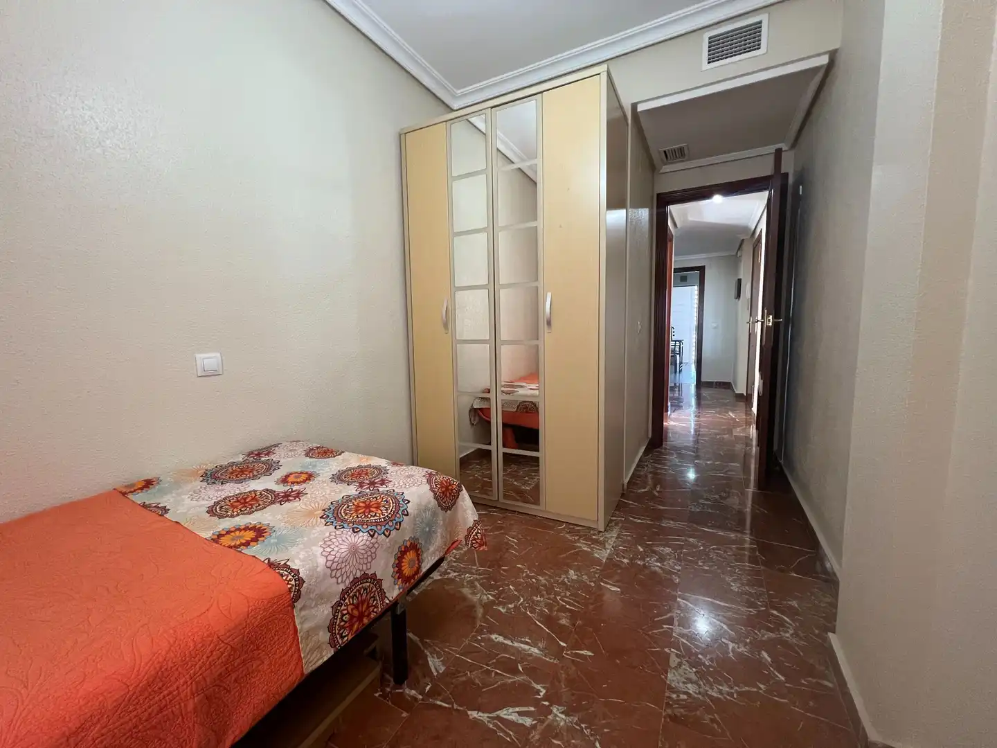 Habitación de Apartamento de alquiler en Badajoz con Amueblado