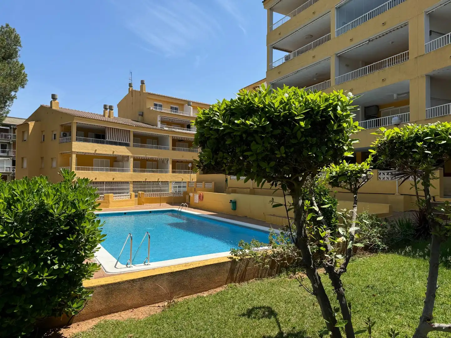 Piscina de Apartament en venda en Oropesa del Mar / Orpesa amb Terrassa, Moblat i Piscina comunitària