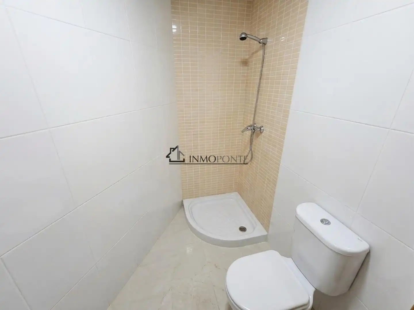 Baño de Piso en venta en Marín con Calefacción y Balcón
