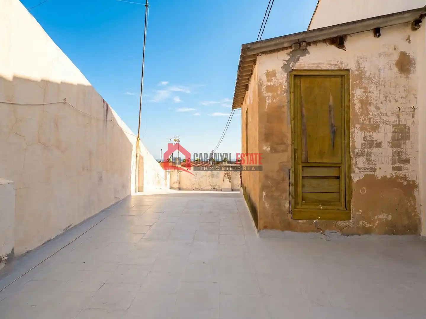 Vista exterior de Casa adosada en venda en Valencia amb Aire condicionat, Terrassa i Balcó