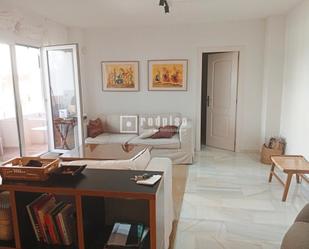 Sala d'estar de Pis en venda en Benalmádena amb Aire condicionat, Terrassa i Traster