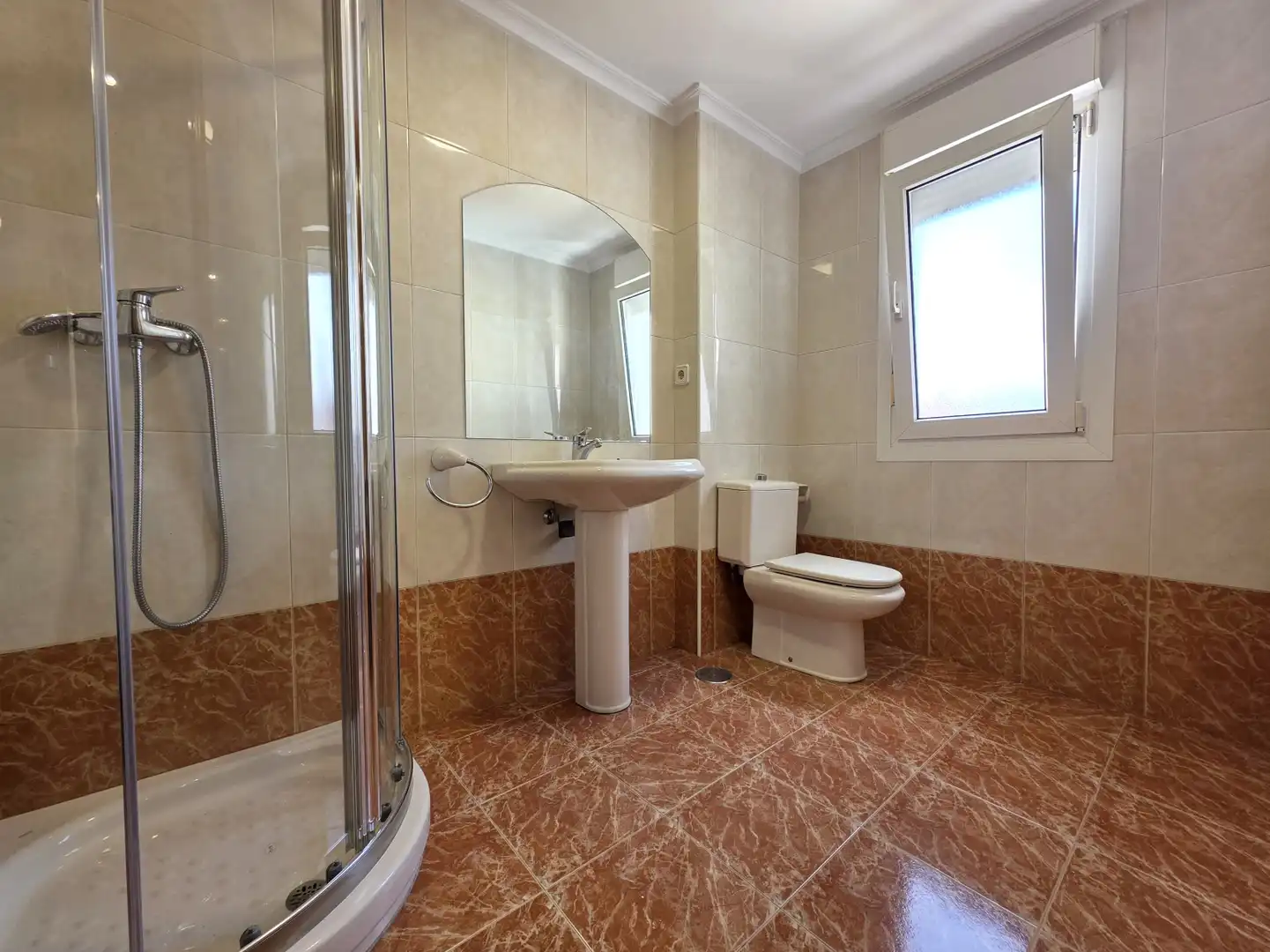 Bathroom of Flat for rent in Siero  with Heating, Parquet flooring and Storage room