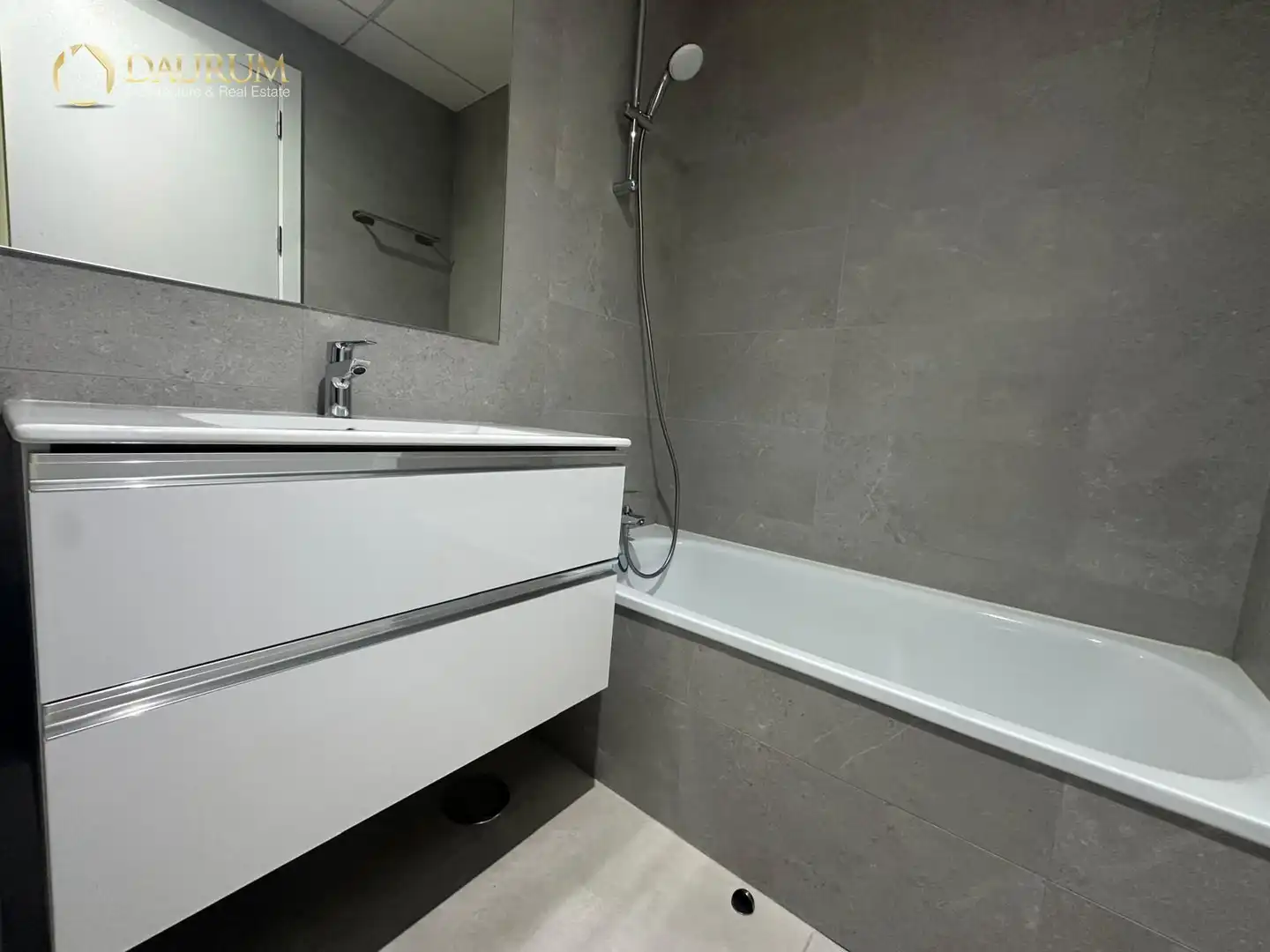 Baño de Piso en venta en Mairena del Aljarafe con Aire acondicionado, Calefacción y Terraza
