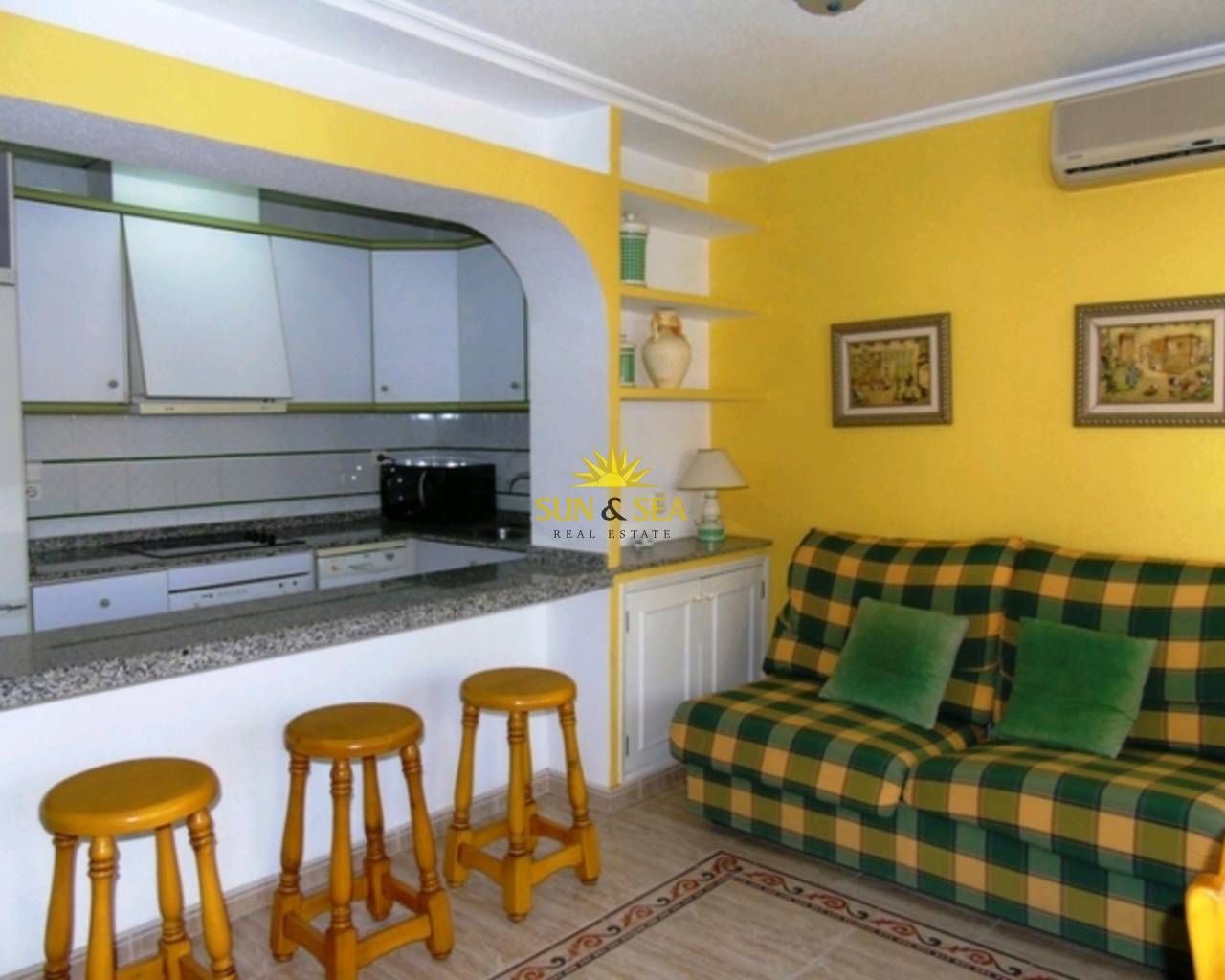 Cuina de Apartament de lloguer en Santa Pola amb Aire condicionat, Calefacció i Moblat