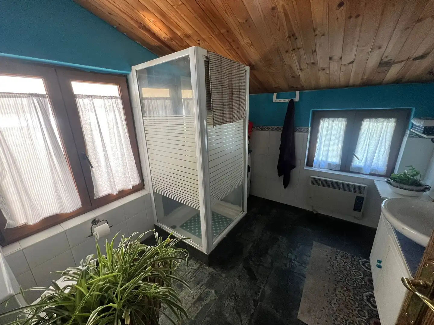 Baño de Casa o chalet en venta en Navacepedilla de Corneja con Calefacción, Jardín privado y Parquet