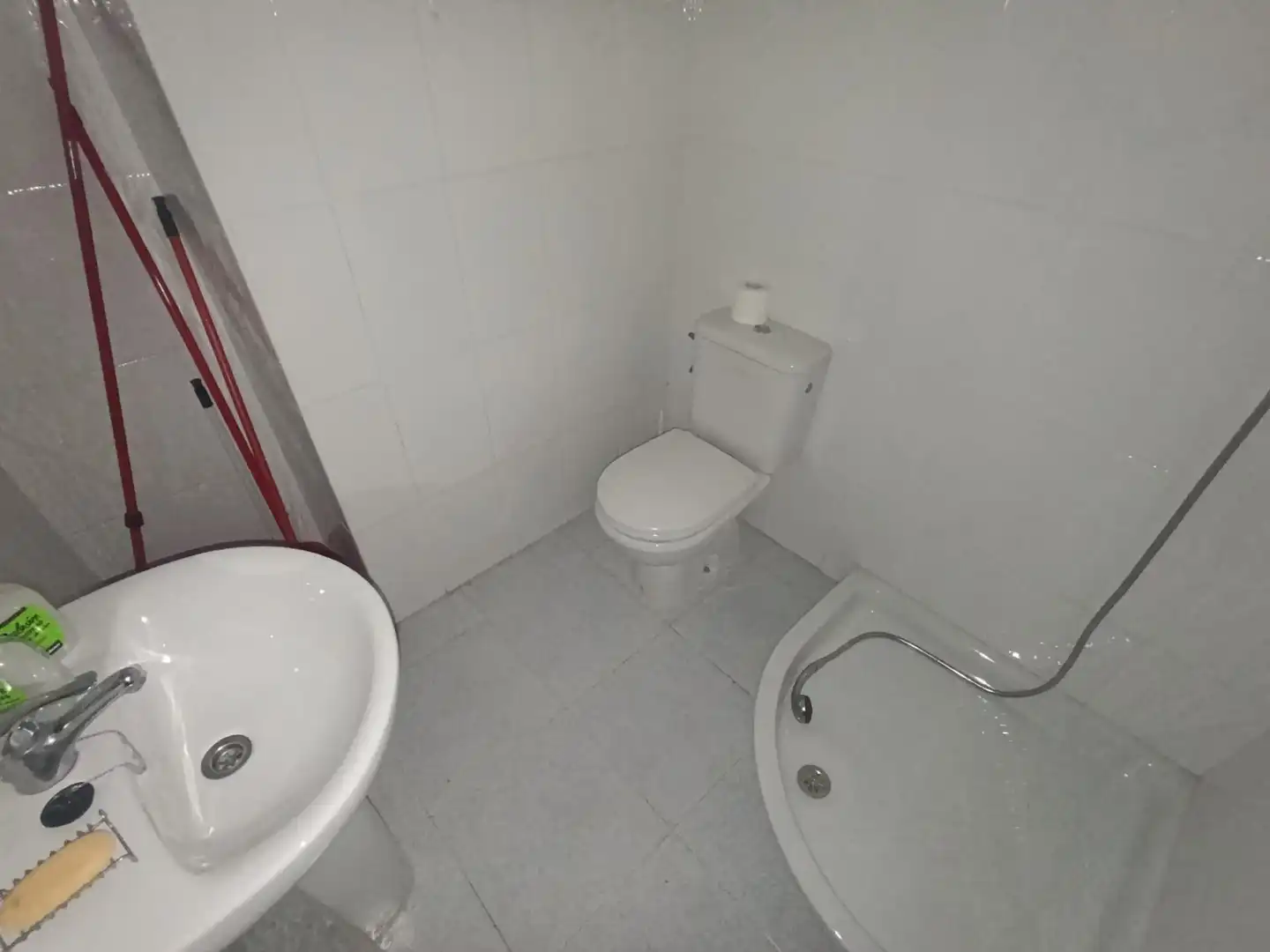 Badezimmer von Erdgeschoss zum Verkauf in Teverga mit Privatgarten