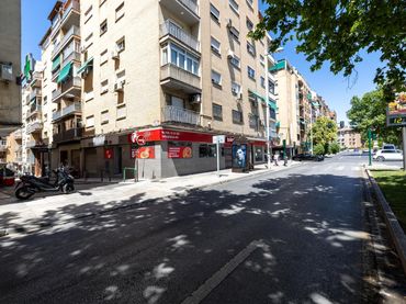 Local comercial en venda a Calle Doctor Rojas Ballesteros