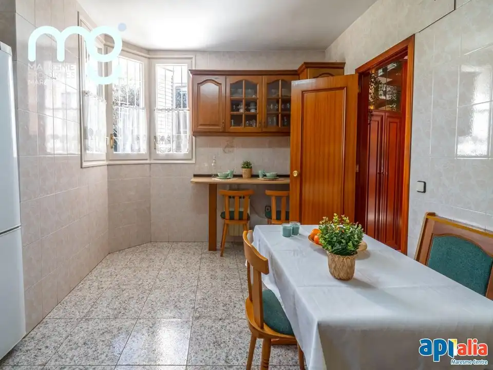 Cuina de Casa adosada en venda en El Masnou amb Calefacció, Jardí privat i Terrassa