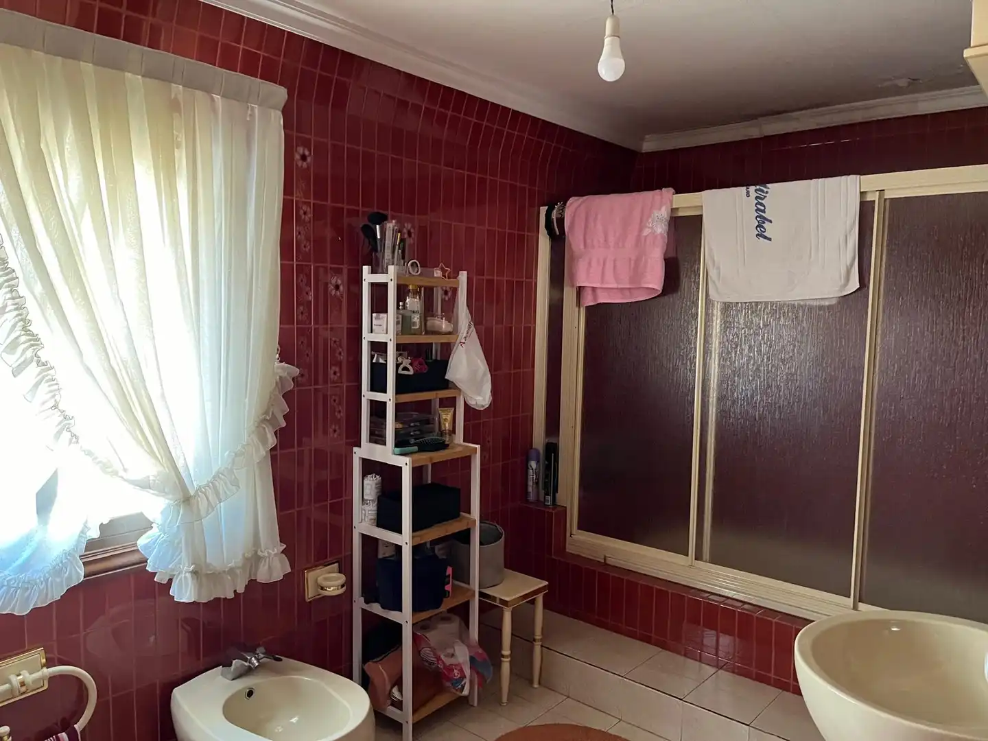 Bany de Casa o xalet en venda en Vigo  amb Calefacció, Jardí privat i Parquet