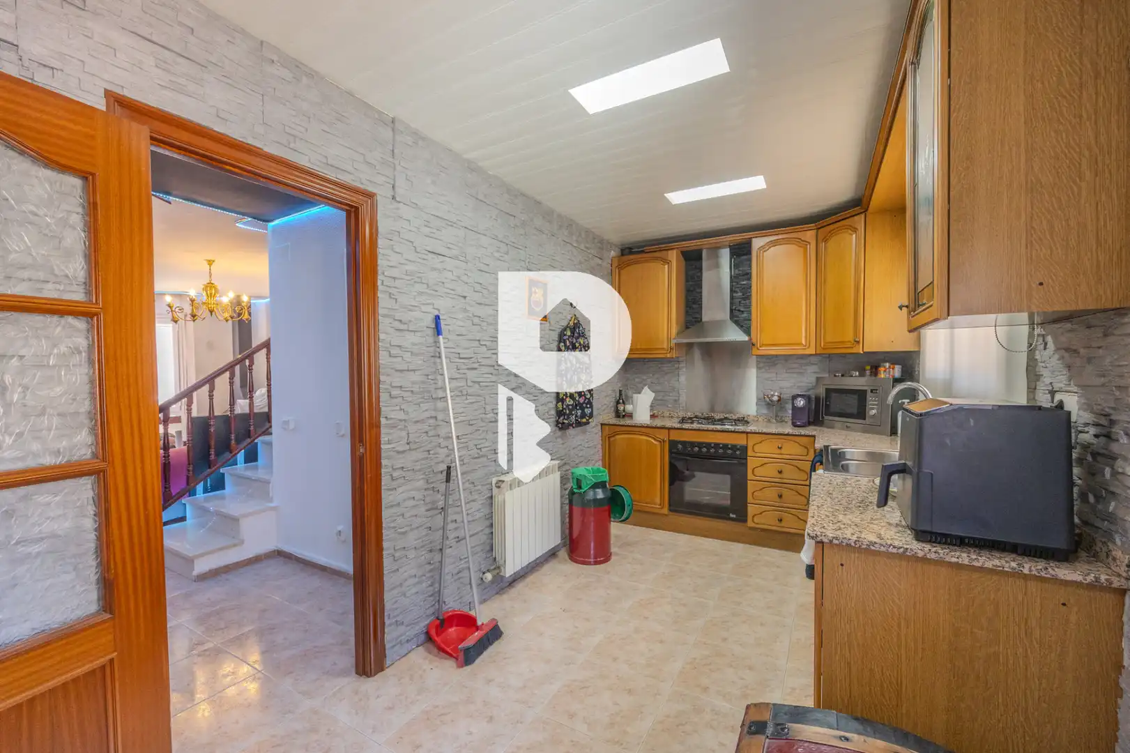 Cocina de Casa adosada en venta en Sant Vicenç Dels Horts con Aire acondicionado, Calefacción y Terraza