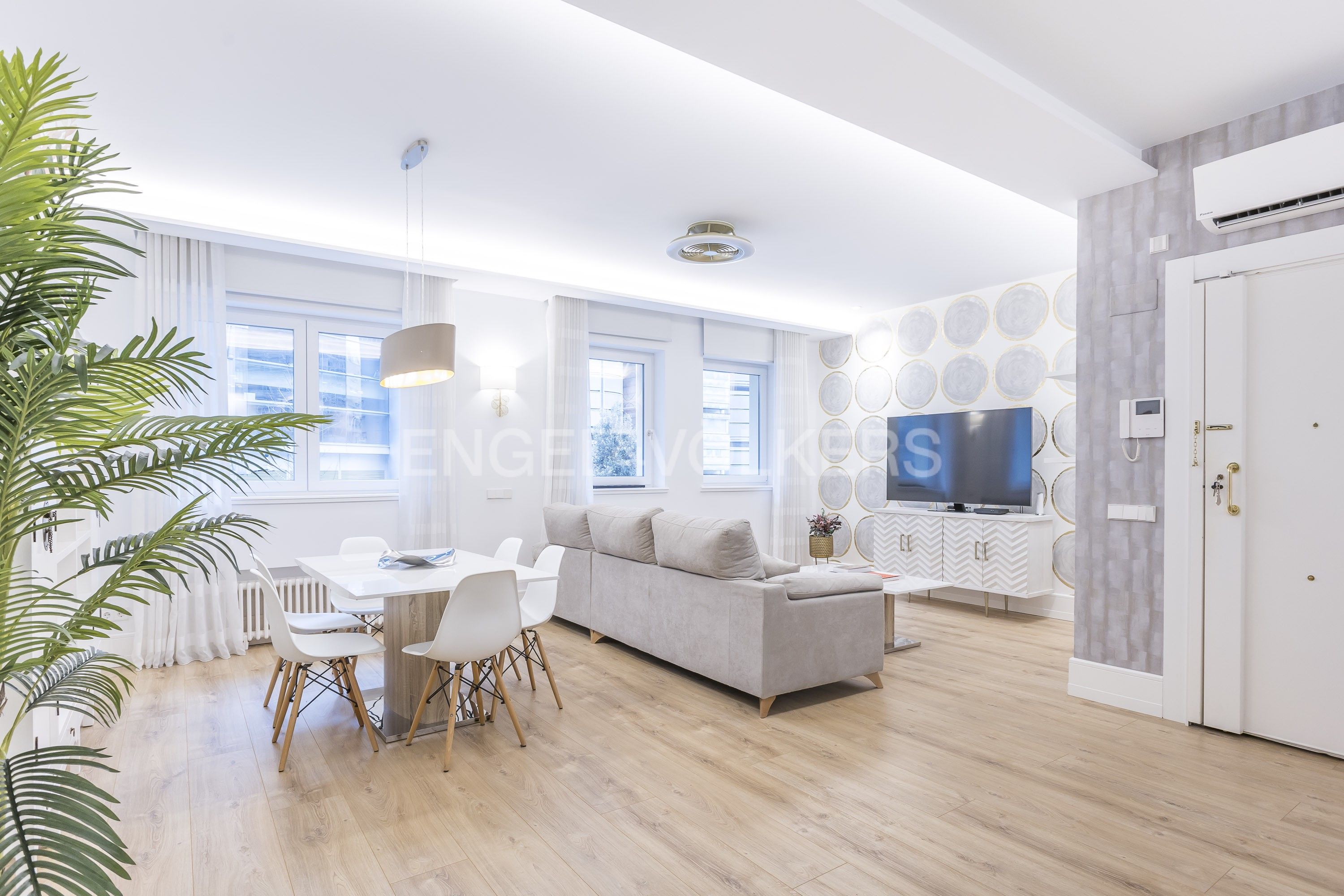 Sala d'estar de Apartament en venda en  Madrid Capital amb Aire condicionat, Calefacció i Traster