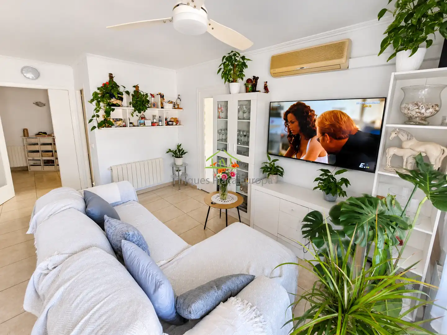 Sala de estar de Apartamento en venta en Castell d'Aro, Platja d'Aro i s'Agaró con Aire acondicionado, Calefacción y Terraza