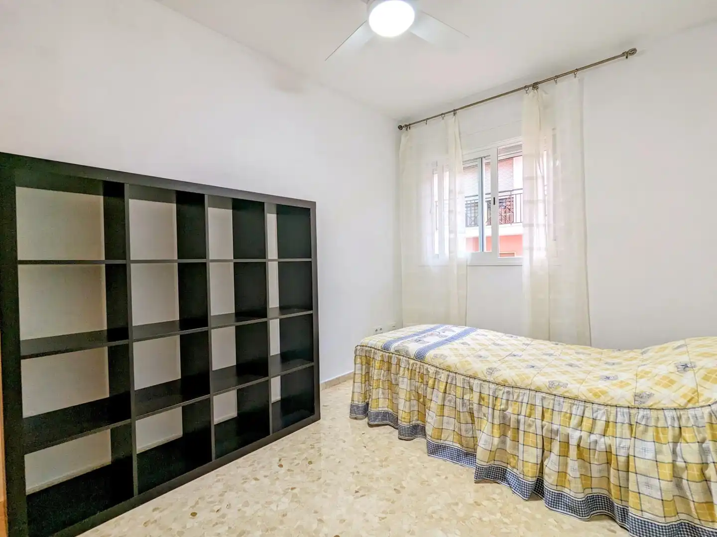 Habitación de Piso de alquiler en Rafelbuñol / Rafelbunyol con Aire acondicionado, Calefacción y Amueblado