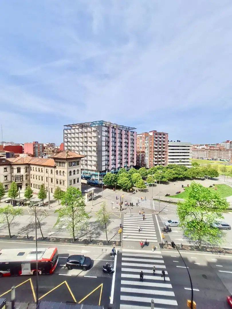 Vista exterior de Piso en venta en Gijón  con Parquet y Amueblado