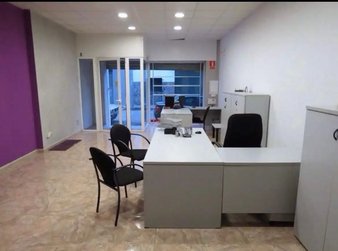 Locale commerciale in vendita a Lluis Companys, imagen 2