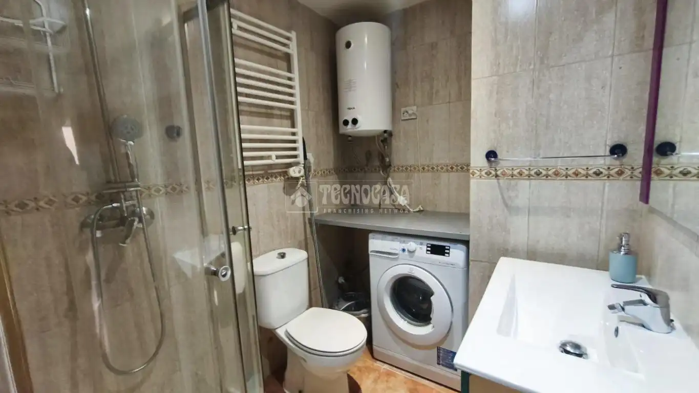 Badezimmer von Wohnung zum Verkauf in Madrid mit Klimaanlage und Balkon