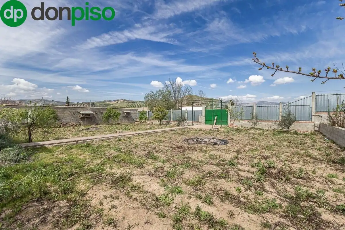 Country house zum Verkauf in Pinos Puente mit Privatgarten, Abstellraum und Schwimmbad