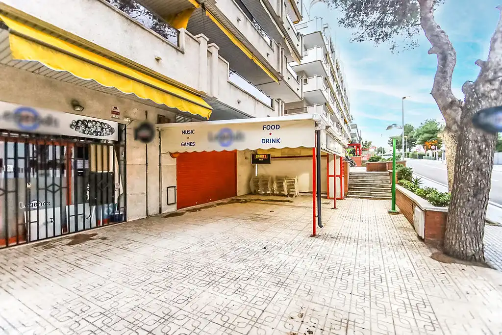 Vista exterior de Local en venda en Salou