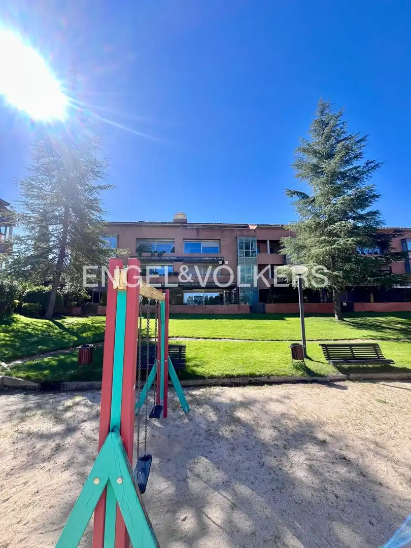 Vista exterior de Apartament en venda en Madrid amb Aire condicionat, Calefacció i Jardí privat