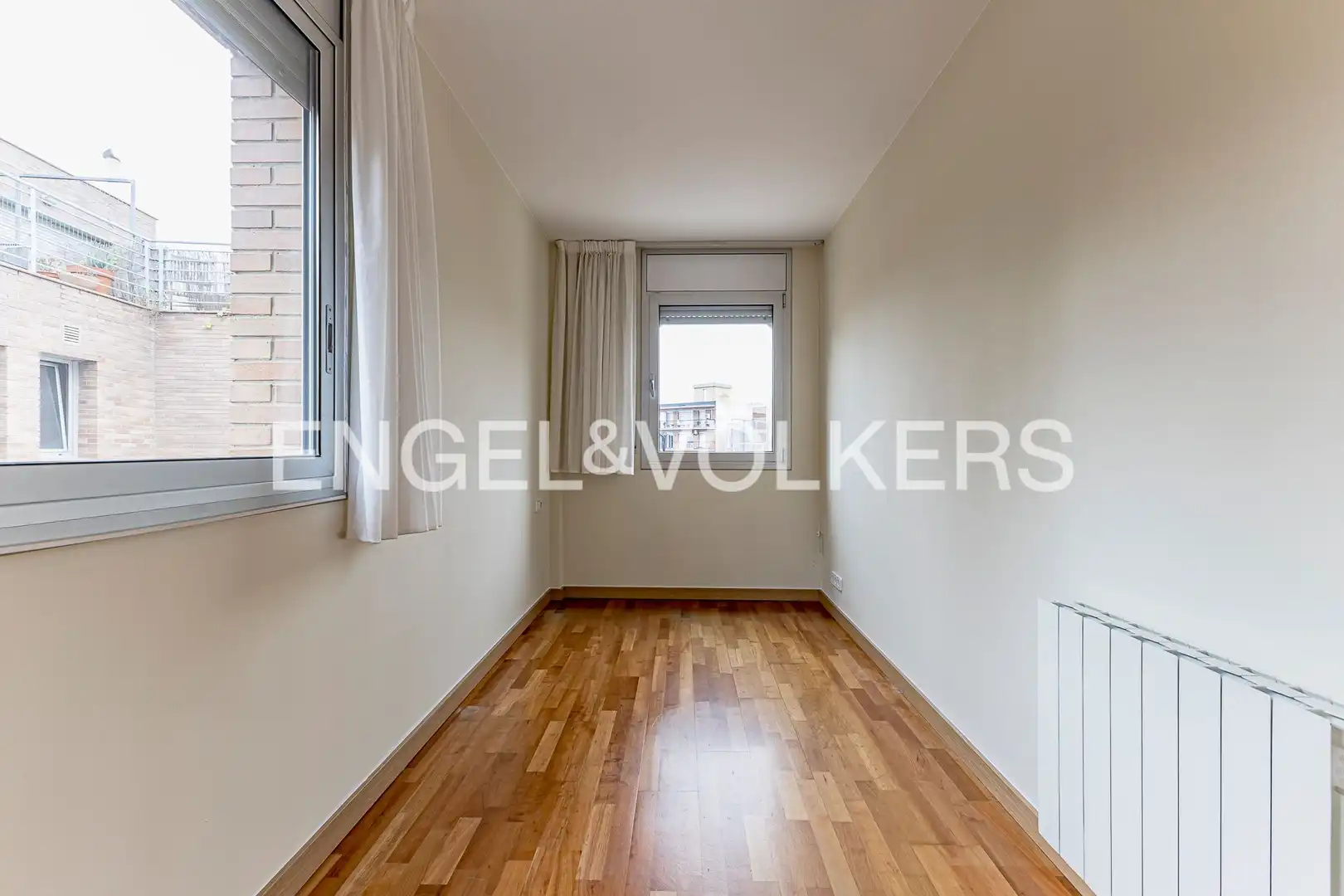 Schlafzimmer von Einfamilien-Reihenhaus zum Verkauf in Barcelona mit Heizung