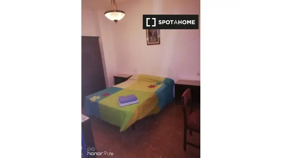 Bedroom of Flat for rent in Granada  with Air Conditioner, Heating and Furnished