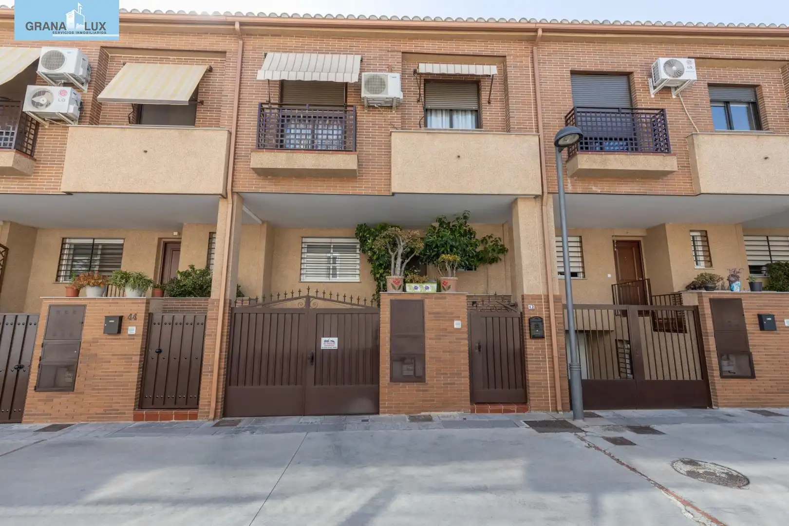 Vista exterior de Casa adosada en venda en Armilla amb Calefacció